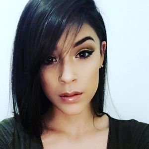 Meet your Posher, Dalia
